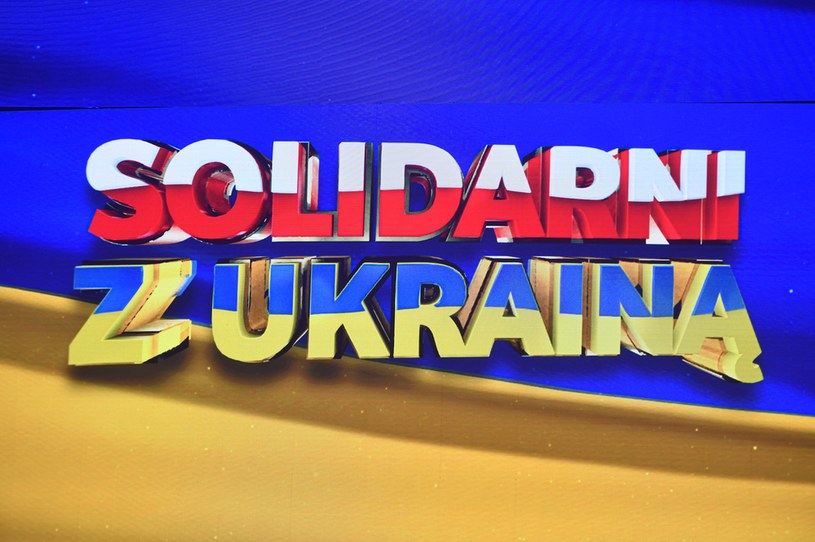 Flaga Ukrainy z napisem Solidarni z Ukrainą