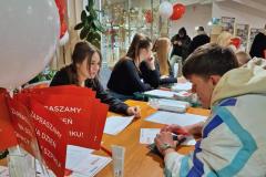 Młodzież podczas rejestracji potencjalnych Dawców Szpiku
