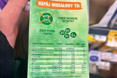 Etykieta z oznaczeniami napoju migdałowego