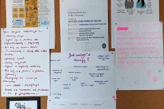 Gazetka ścienna, na której znajdują się informacje wykonane przez wychowaków dotyczące profilaktyki depresji