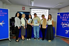 Wychowankowie nagrodzeni Asem Życia Kulturalnego wraz z wychowawcami