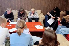 Wychowankowie pracują w grupach.
