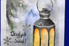 Kartka świąteczna z napisem Wesołych Świat, lampionem, fragmentem choinki i śnieżkami.