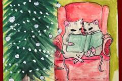 Kartka świąteczna na której znajduje się po lewej stronie zielona choinka ozdobiona białymi bombkami i białym łańcuchem i gwiazdą. Po prawej stronie w czerwonym fotelu siedzą dwa przytulone do siebie kotki, w rękach trzymające zieloną książkę. Nad fotelem znajduje się okno w czarnej ramie. Za oknem widać granatowe niebo i białe płatki śniegu. W lewym górnym rogu znajduje się napis: Wesołych świąt. Pod kartką znajduje się napis: II miejsce: Majewska Julia – Bursa Regionalna w Ostrołęce