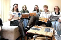 1.	Grupa wychowanków bursy z wychowawcą podczas zajęć z okazji „Światowego Dnia Zdrowia Psychicznego”.