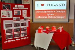 Dekoracje przygotowane z okazji akcji „Szkoła do hymnu”