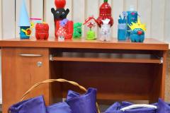 Pojemniki i zabawki wykonane przez wychowanków z odpadów plastikowych
