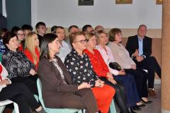 Pracownicy bursy oglądający uroczystość „Wieczerzy wigilijnej”.