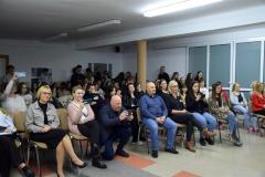 Publiczność oglądająca występ taneczny