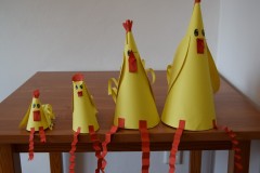 Papierowe kury – wielkanocna dekoracja wykonana przez wychowanków