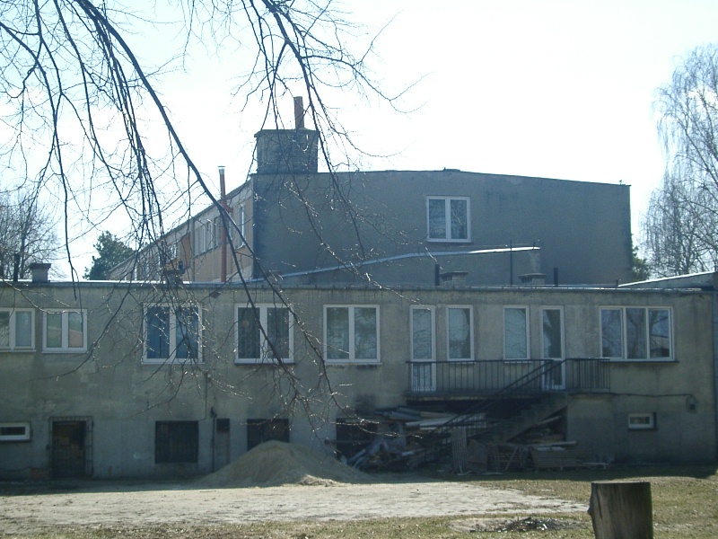 Stare zdjęcie budynku Bursy - wtedy budynku Internatu przy Zespole Kolegiów Nauczycielskich - ujęcie "łącznika" budynków kondygnacji A-B oraz kondygnacji C-D-E od strony dziedzińca